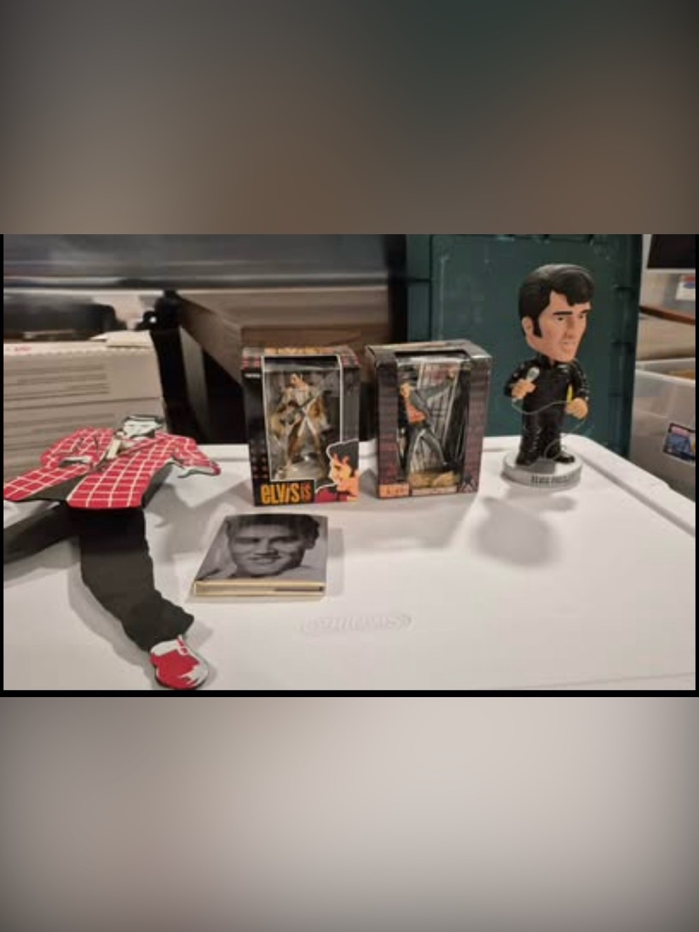 Elvis Presley Collectibles & Memorabilia Bundle – Vintage Figurines, Book & More - Picture 3 of 8